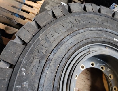 1 kos pnevmatika Michelin Stabil X XZM 16.00 R25, na jeklenem 
platišču