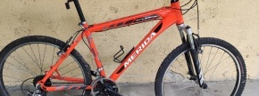 1.	Vrsta premičnine: rabljeno kolo
Znamka: Merida Matts sport 300
Opis: rdeče barve, št. okv. P4HH18
