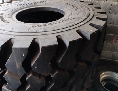 2 kosa pnevmatike Trelleborg EMR 1051 23.5 R25