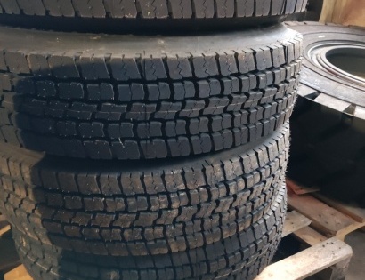 4 kos pnevmatika Fulda Wintercontrol 295/80 R22.5, na jeklenem platišču.