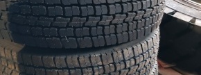 4 kos pnevmatika Fulda Wintercontrol 295/80 R22.5, na jeklenem platišču.