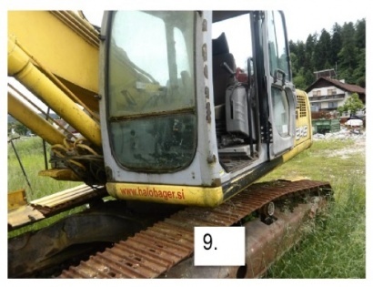 Bager NEW HOLLAND sn.: A57689-starejši, slabše ohranjen part.nm.: 72220329