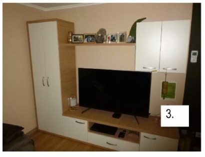 DNEVNI REGAL, MASIVNI LES, RJAVO - BELE BARVE