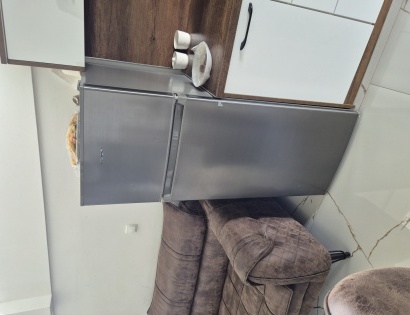 HLADILNIK  Z ZMRZOVALNIKOM HEINER  500,00