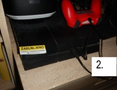 IGRALNA KONZOLA SONY PS4, Z IGRALNIMI OČALI IN PLOŠČKOM