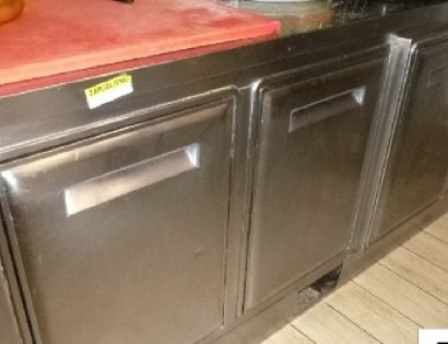Inox pult s petimi hladilnimi predali, brez oznak