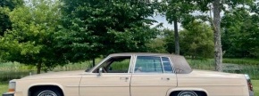 Osebno vozilo Cadillac Brougham letnik 1989. Izredno lepo ohranjeno ter v originalnem stanju. Regist