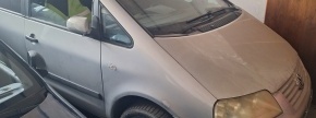 osebno vozilo VW SHARAN, vin: WVWZZZ7MZ2V010956, letnik 2001, manjkajo zadnji sedeži
Opomba: Vozilo