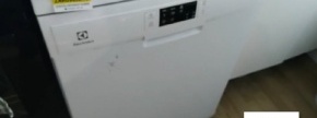 POMIVALNI STROJ ELECTROLUX