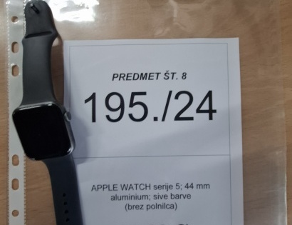 Rabljeno – APPLE WATCH serije 5; 44 mm aluminium; sive barve (brez polnilca)