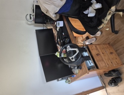 RAČUNALNIK Z 2  X MONITOR STAREJŠI 200,00