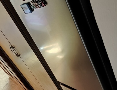SAMOSTOJEČ HLADILNIK GORENJE S SKRINJO - PREDALI SPODAJ