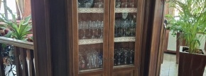 STRAINSKA OMARA - VITRINA, TIKOVINA, STARA CCA. 60 LET, RESTAVRIRANA 300,00