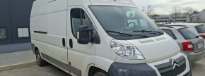 Tovorno vozilo Citroen Jumper 2.2 HDI, prevoženih 695588 km, z vidnimi znaki uporabe.