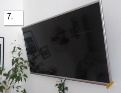 TV LCD TESLA + stenski nosilec