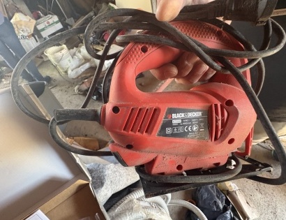 Vbodna žaga Black and Decker
