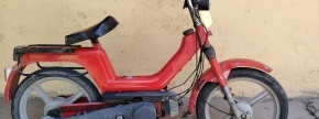 Vrsta premičnine: rabljeno kolo z motorjem
Znamka: Piaggio
Opis: rdeče barve, št. motorja 142447, za