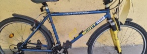 Vrsta premičnine: rabljeno kolo
Znamka: Scott Racing Xpert
Opis: modre barve, ser. št. M56B53960

Vr