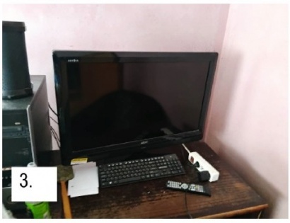 Zaslon AK+D in osebni računalnik - brez oznak